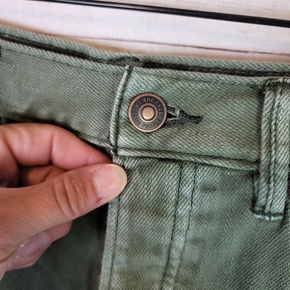 WE THE THE FREE OLIVE GREEN BUTTON UP DISTRESSED SHORTS, SZ 26 - Picture 3 of 10